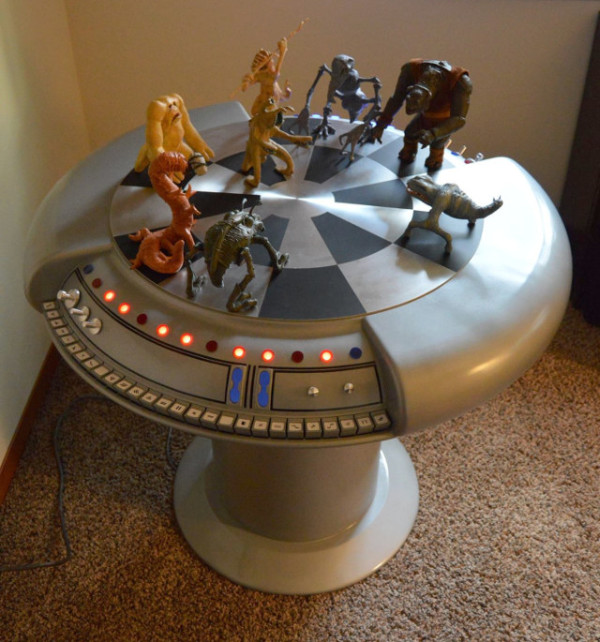 star-wars-holochess-table
